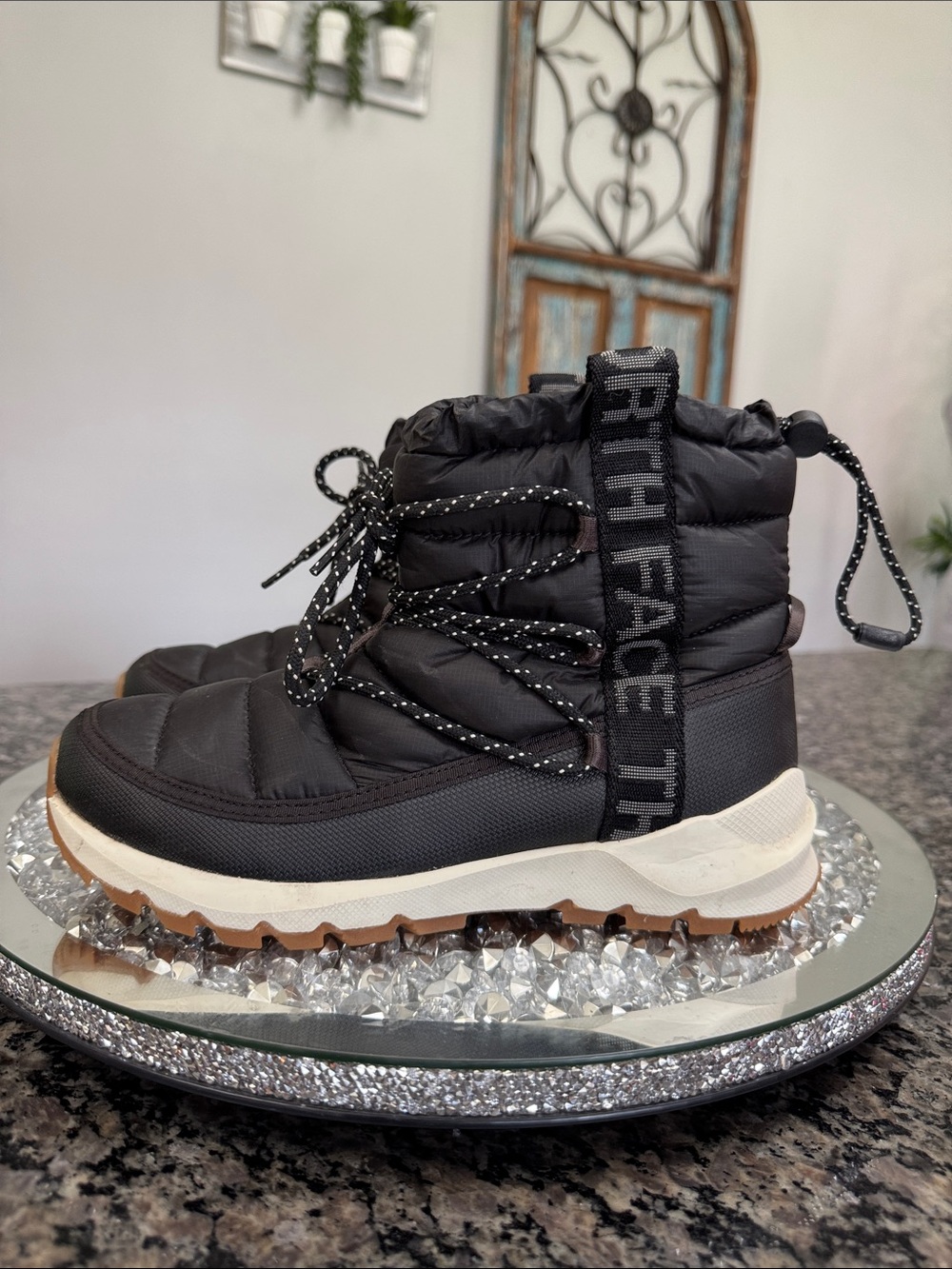 The North Face Black Quilted Winter Boot with Contrast Sole EUC 7